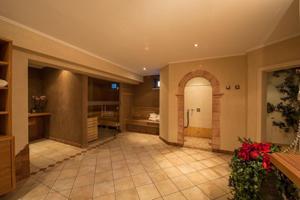 Rustika - Appartements & Spa Ehrwald Exterior photo