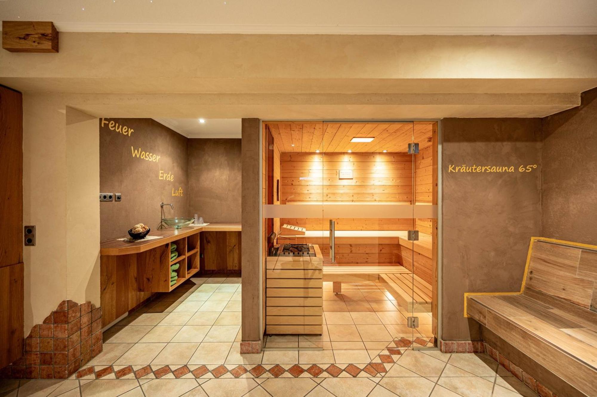 Rustika - Appartements & Spa Ehrwald Exterior photo