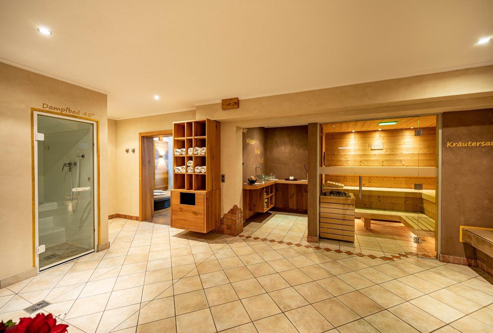 Rustika - Appartements & Spa Ehrwald Exterior photo