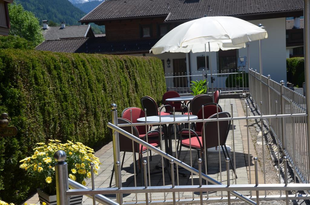 Rustika - Appartements & Spa Ehrwald Exterior photo