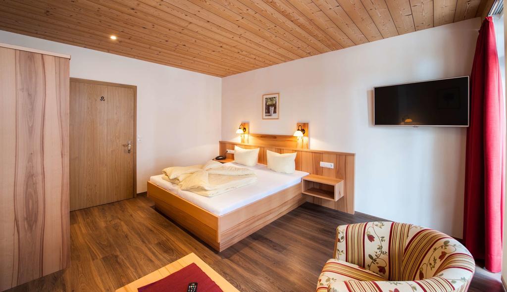 Rustika - Appartements & Spa Ehrwald Exterior photo